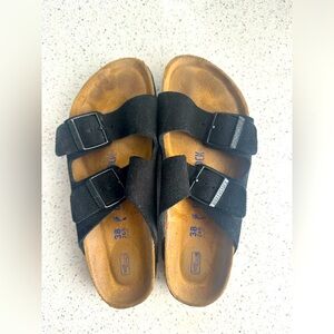 Birkenstock Arizona Soft Footbed
Black Suede Leather size 38 (narrow fit)